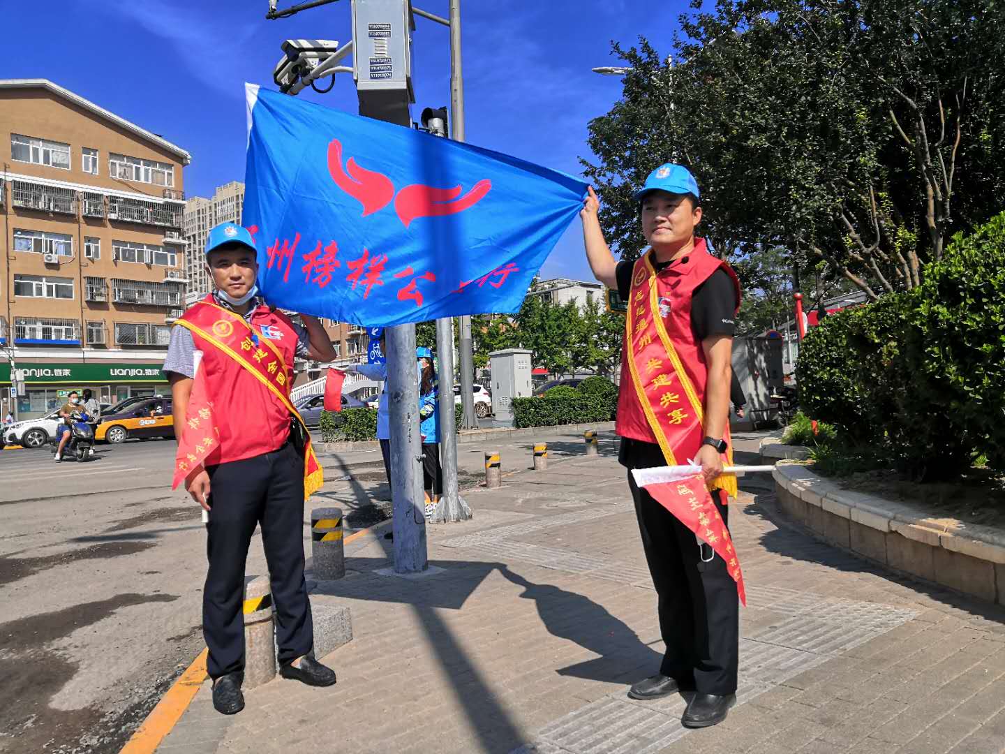 <strong>男人操美女在线观看</strong>